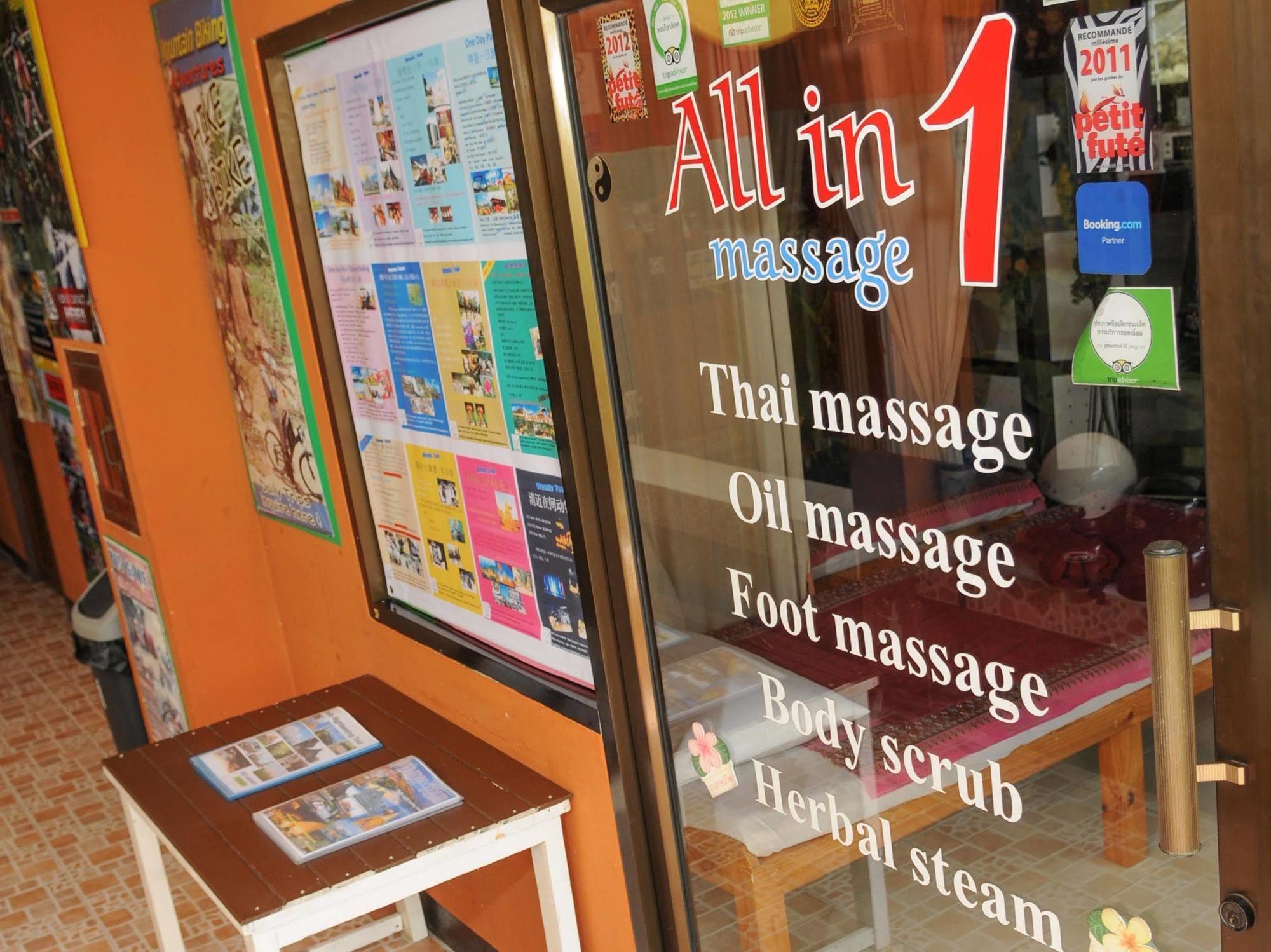 All in 1 pensión Chiang Mai Exterior foto